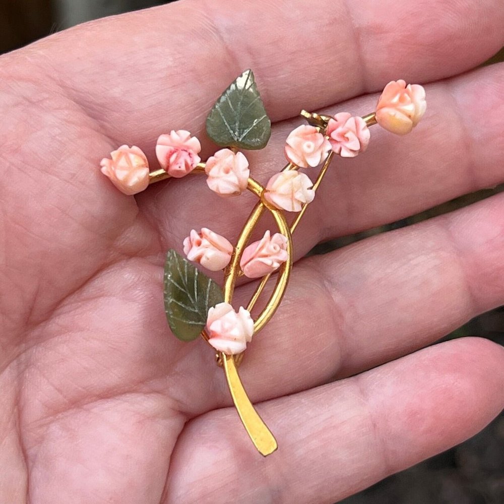 Vintage Swoboda Carved Coral Flowers & Jade Leaf Brooch, 2" Long, 10 Roses - Picture 11 of 13